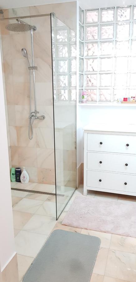 Apartmán Garsoniera C&L Petroşani Exteriér fotografie