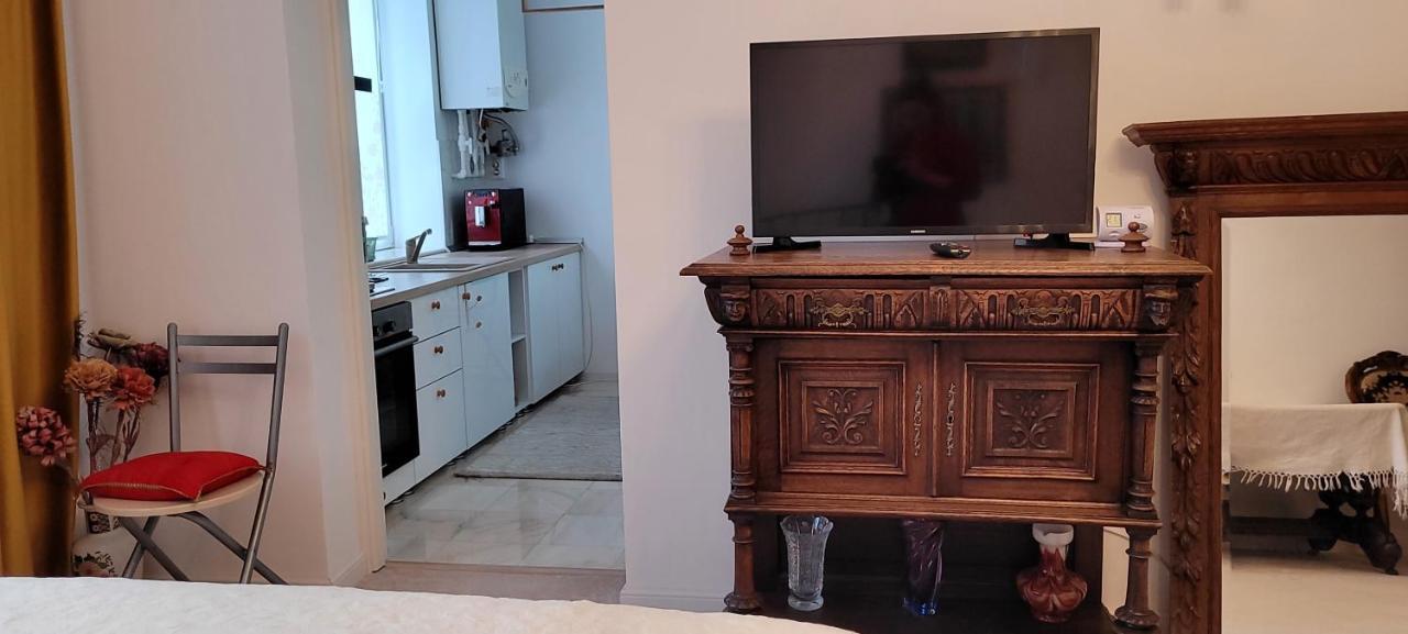 Apartmán Garsoniera C&L Petroşani Exteriér fotografie