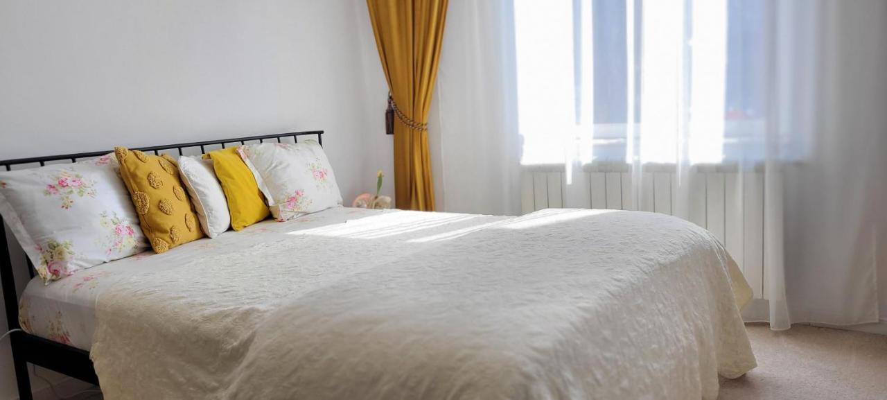 Apartmán Garsoniera C&L Petroşani Exteriér fotografie