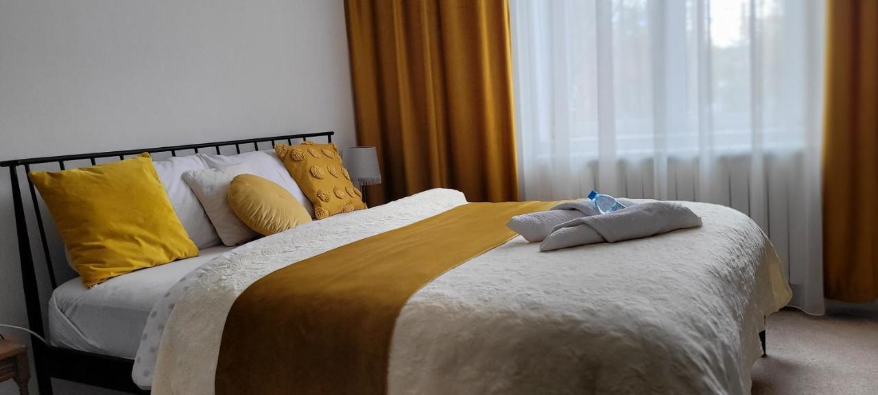 Apartmán Garsoniera C&L Petroşani Exteriér fotografie